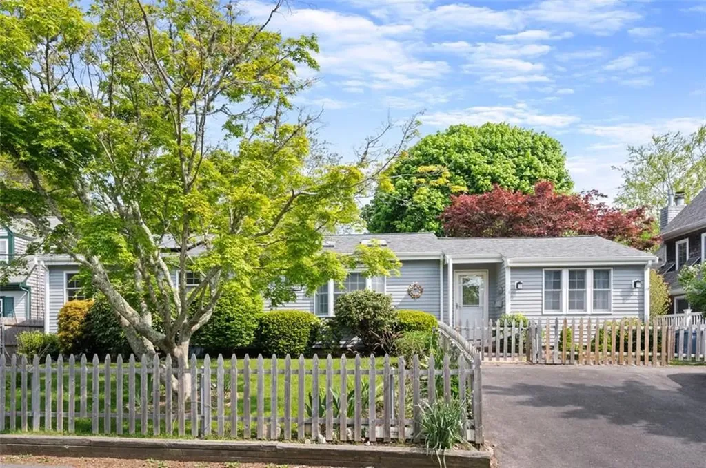 66 Merton Road Newport RI 02840