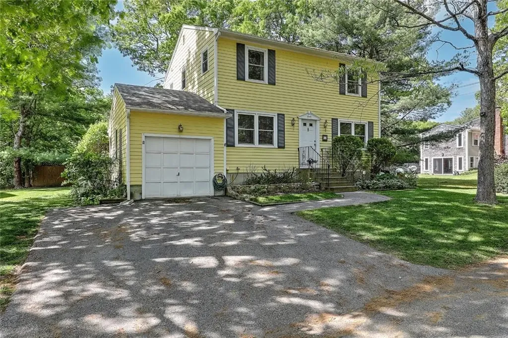 25 Oak Grove Avenue Barrington RI 02806
