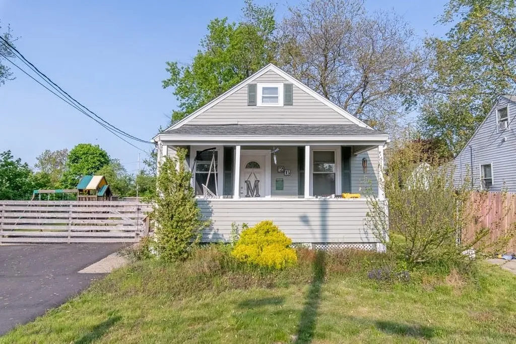 26 Dundas Avenue Warwick RI 02889