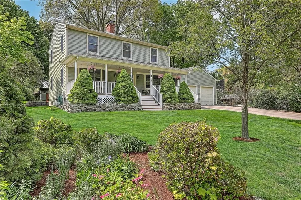 1 Hope Court Barrington RI 02806