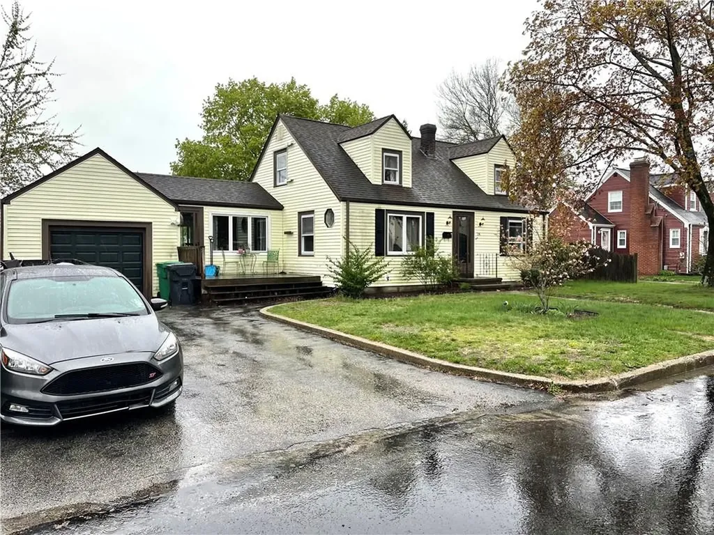 24 Hoxsie Avenue Warwick RI 02889