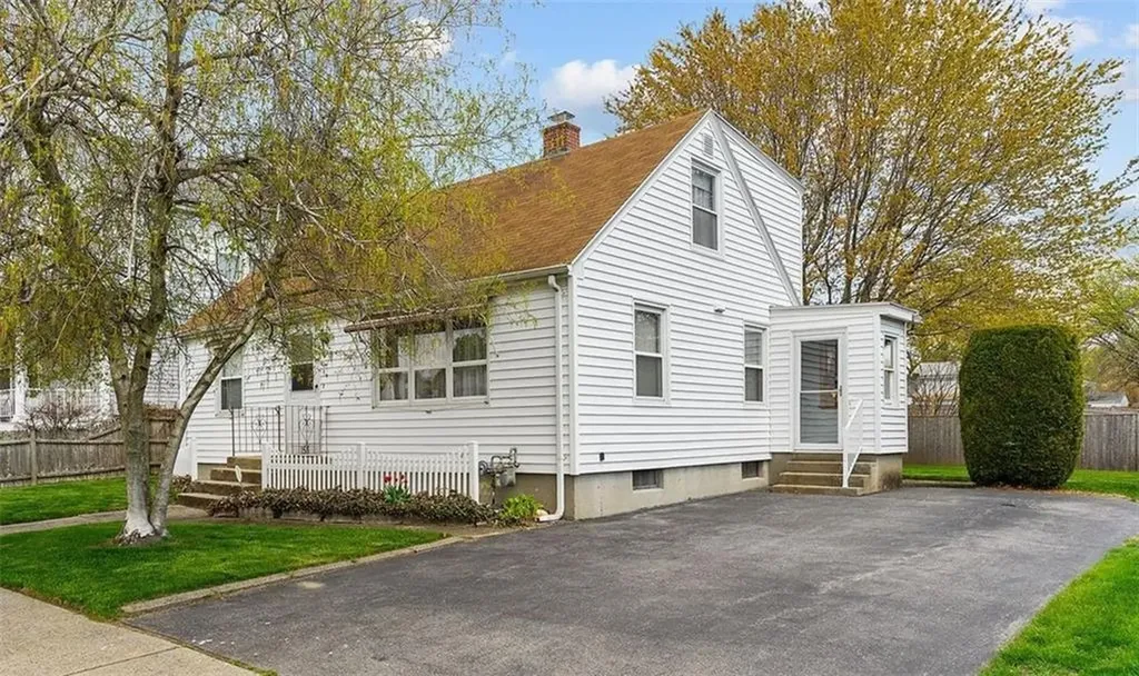 153 Enfield Avenue Providence RI 02908