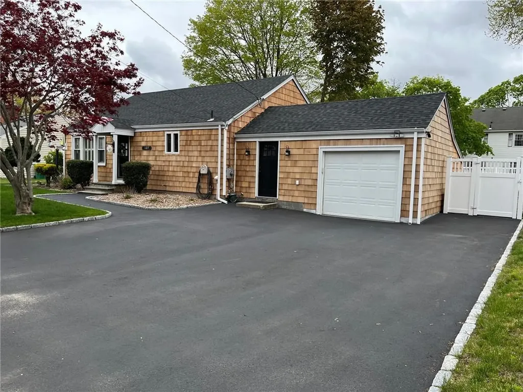 127 Dahlia Street Warwick RI 02888