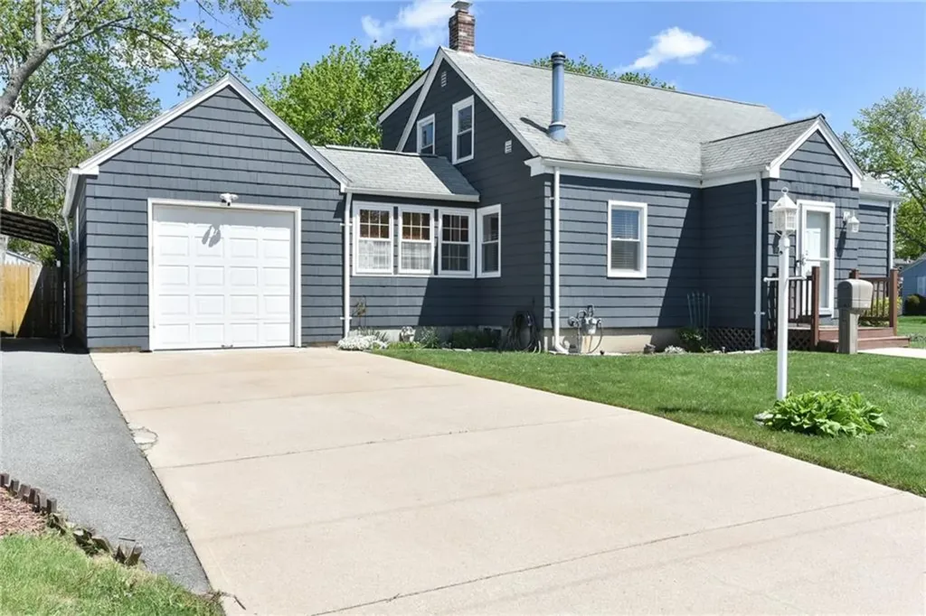 319 Hunt Avenue Warwick RI 02886