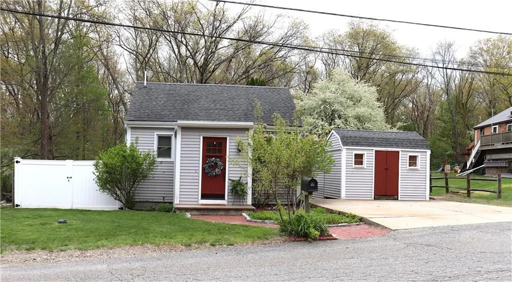 25 Hillview Street Woonsocket RI 02895