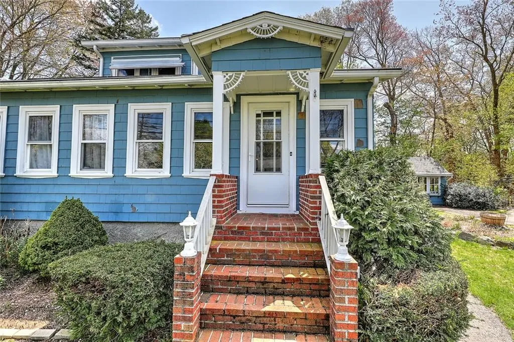 1990 New London Turnpike Coventry RI 02816