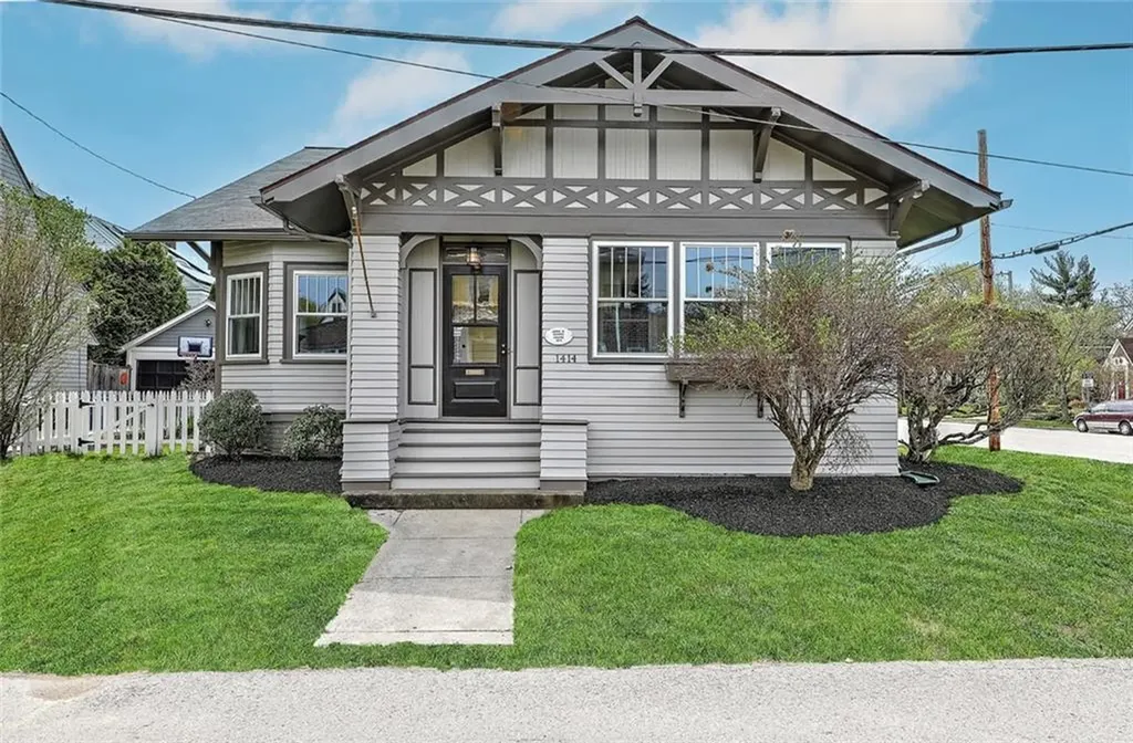 1414 Narragansett Boulevard Cranston RI 02905