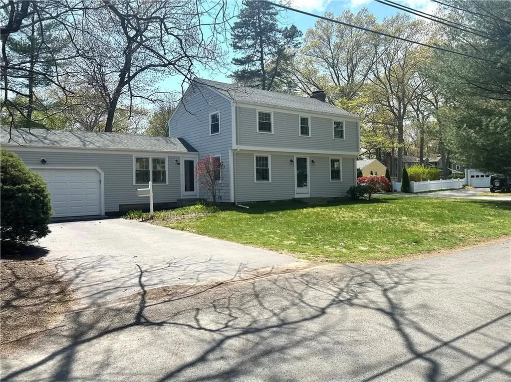 11 Briarwood Drive Barrington RI 02806