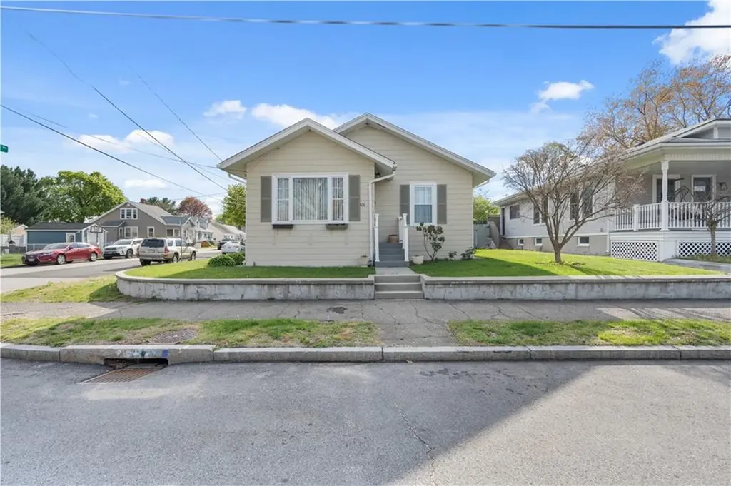 416 Daggett Avenue Pawtucket RI 02861