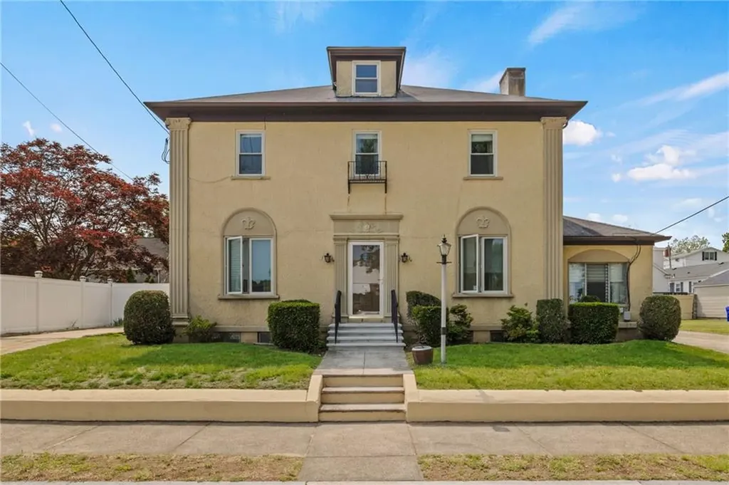 66 Minto Street Providence RI 02908