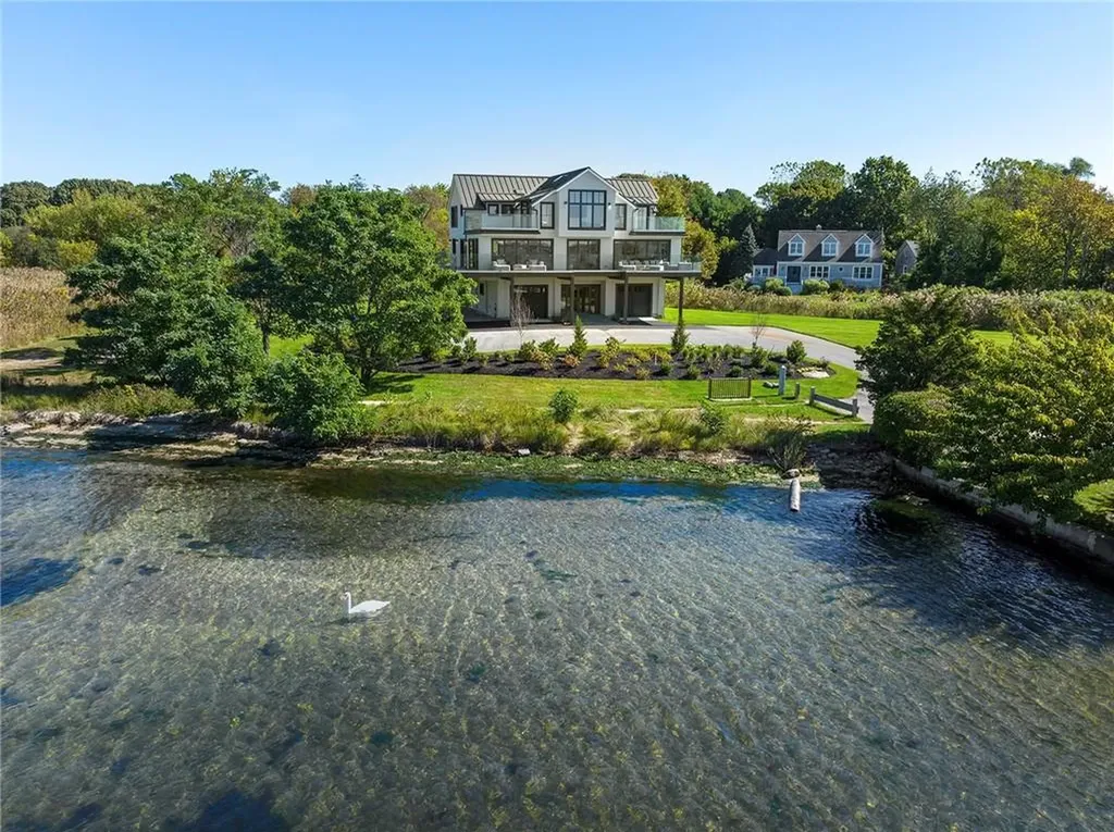 17 Willow Way Barrington RI 02806