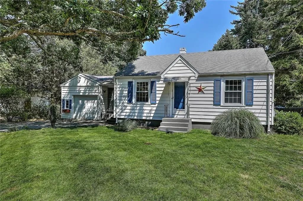 16 Middle Highway Barrington RI 02806