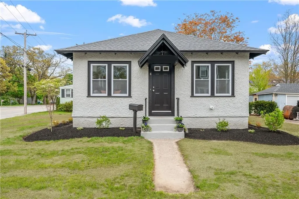 4 Verndale Street Warwick RI 02889
