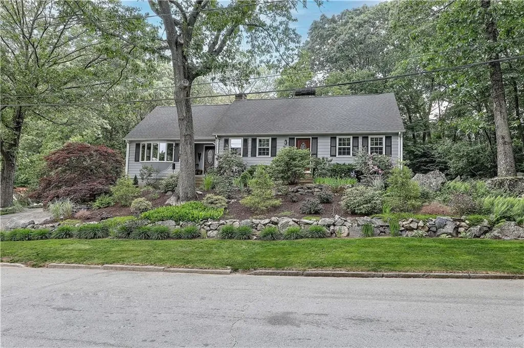 98 North Cobble Hill Road Warwick RI 02886