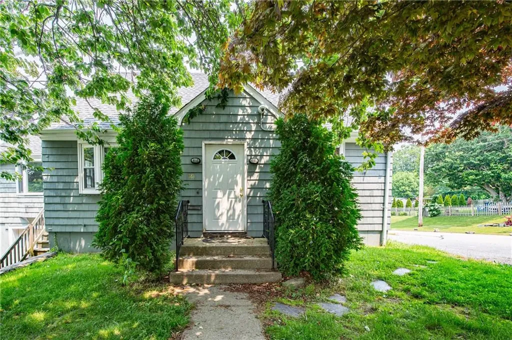 181 Maple Avenue Middletown RI 02842