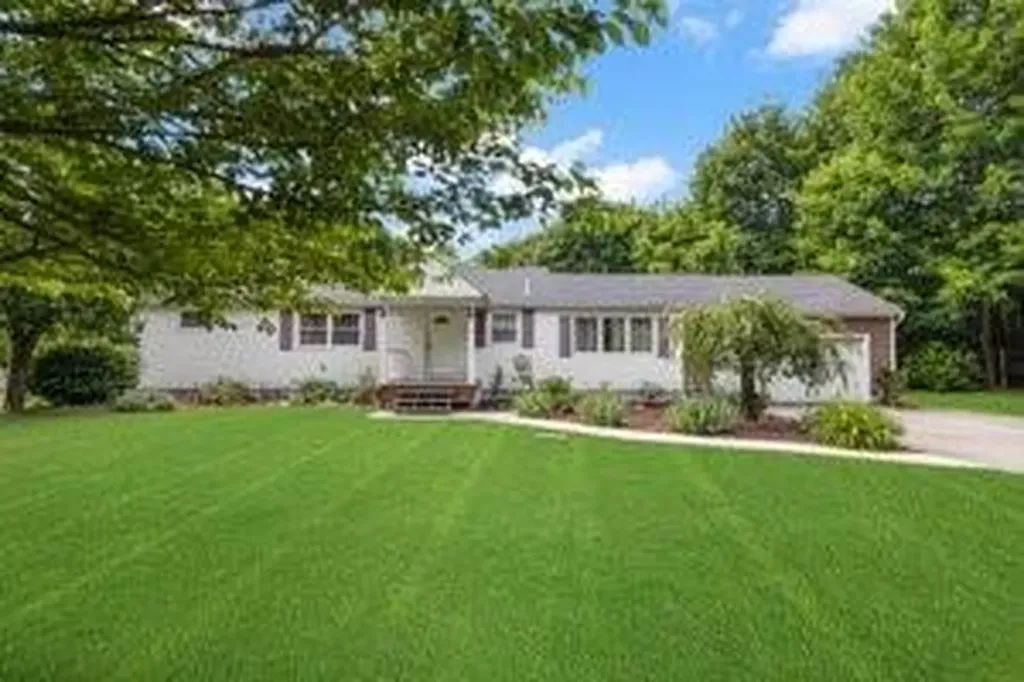 7 1st Avenue Cumberland RI 02864