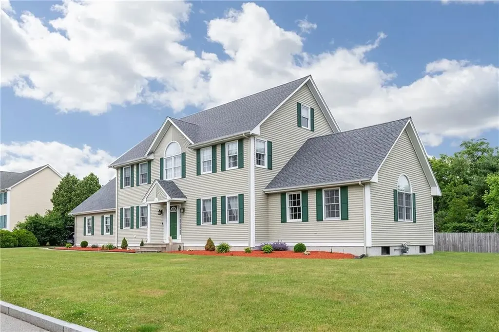 2 Winsor Court Lincoln RI 02865