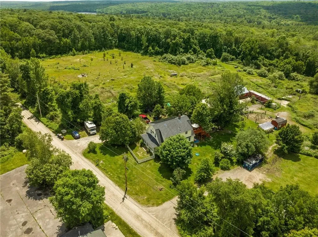14 Round Hill Road Foster RI 02825