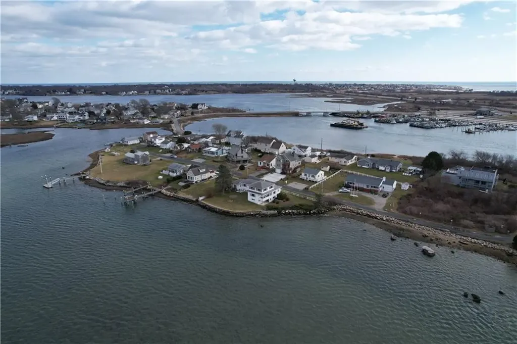 22 Edith Road Narragansett RI 02882