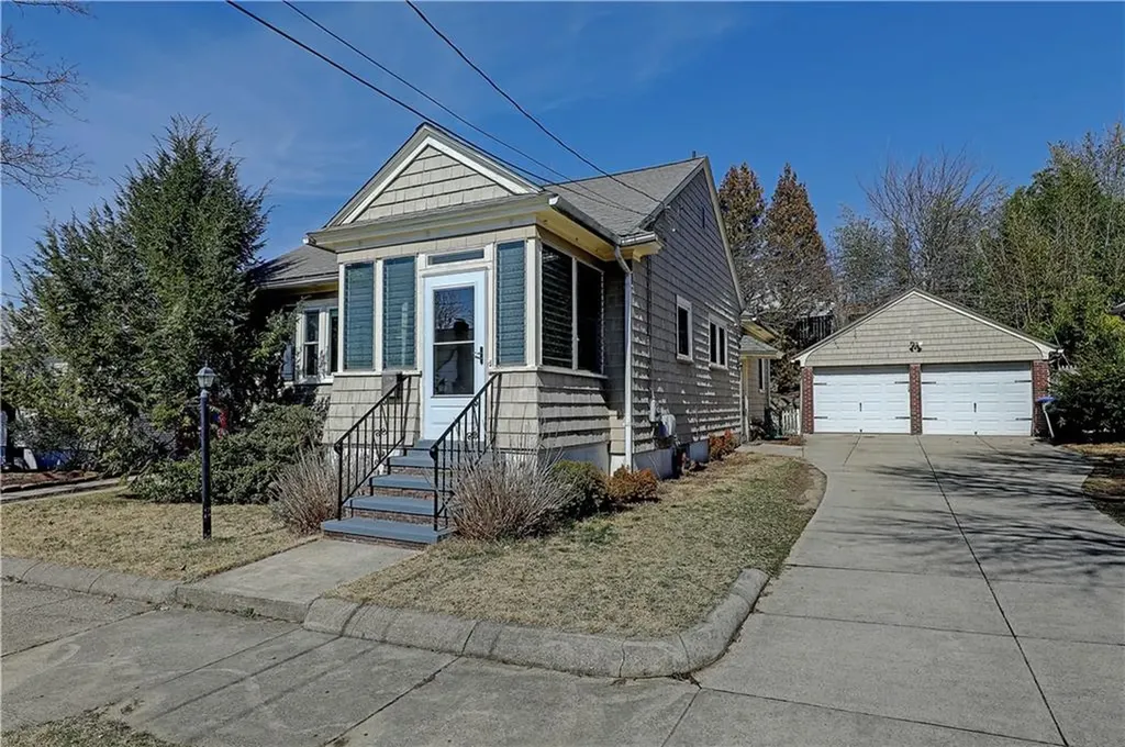 157 Sandringham Avenue Providence RI 02908