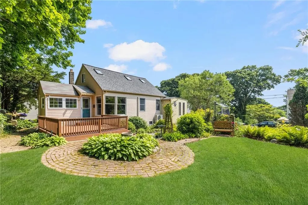 5 Broadview Avenue Bristol RI 02809