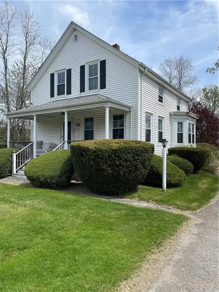 3111 E Main Road Portsmouth RI 02871