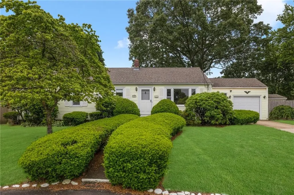 15 W Hill Circle Cranston RI 02920