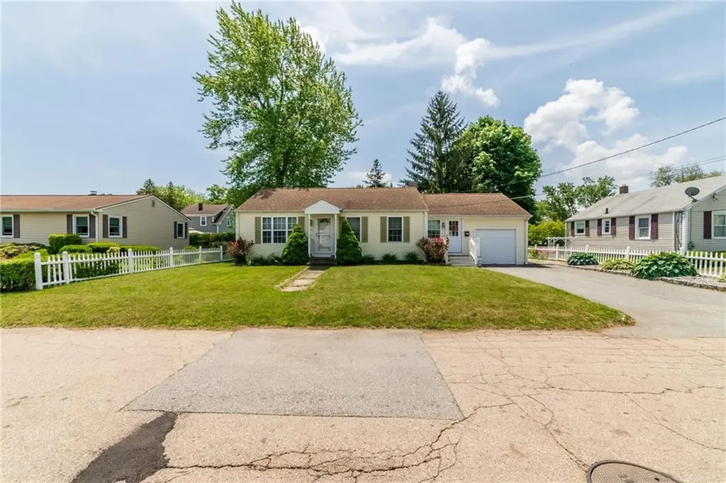 32 Stanmore Road Warwick RI 02889