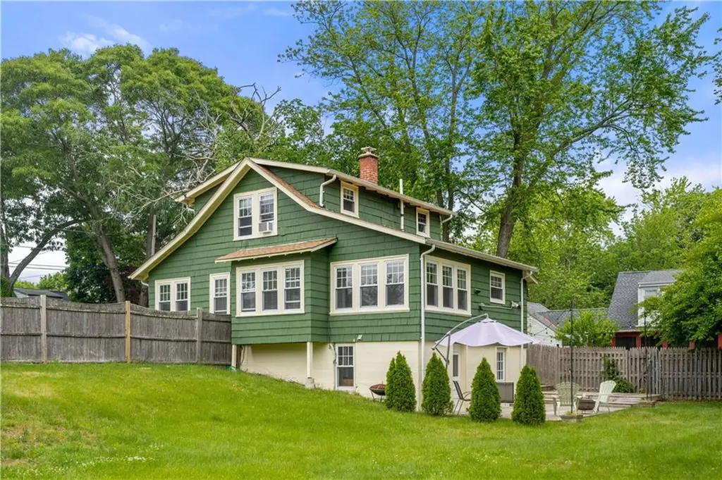 8 Juniper Street Barrington RI 02806