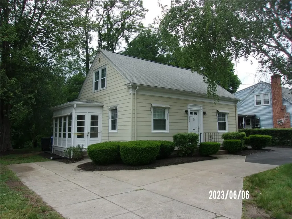 593 Oaklawn Avenue Cranston RI 02920