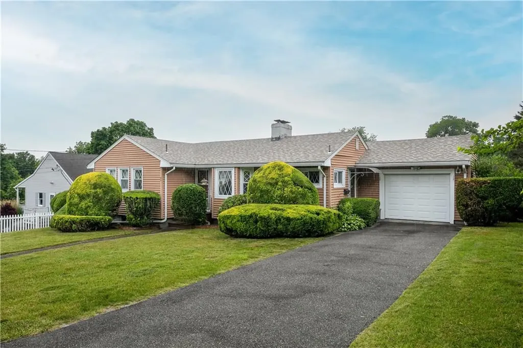 42 Well Meadow Way Tiverton RI 02878