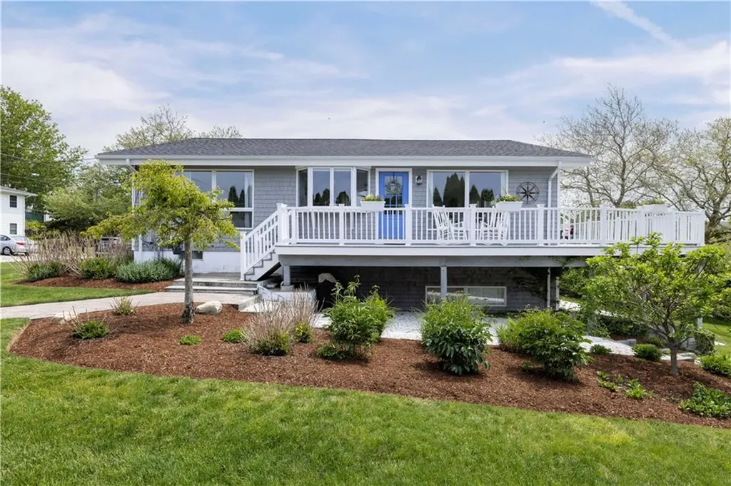 39 Willow Avenue Narragansett RI 02882