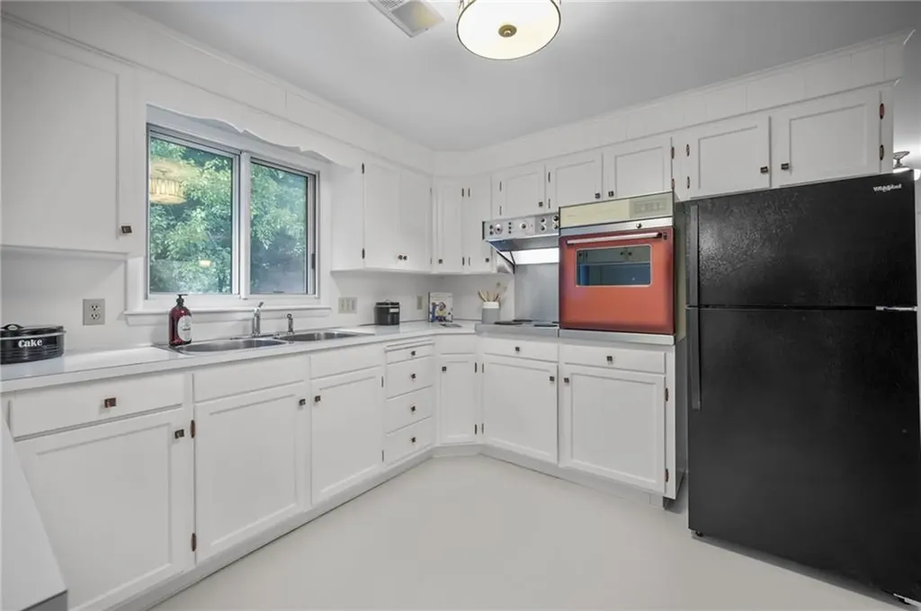 77 Kentucky Avenue Warwick RI 02888