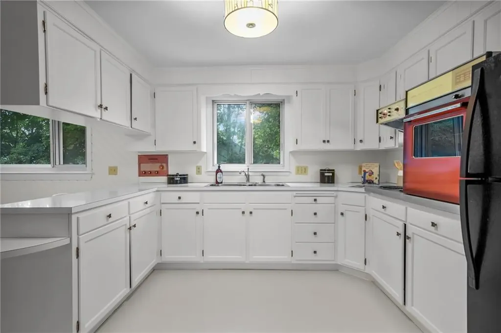 77 Kentucky Avenue Warwick RI 02888