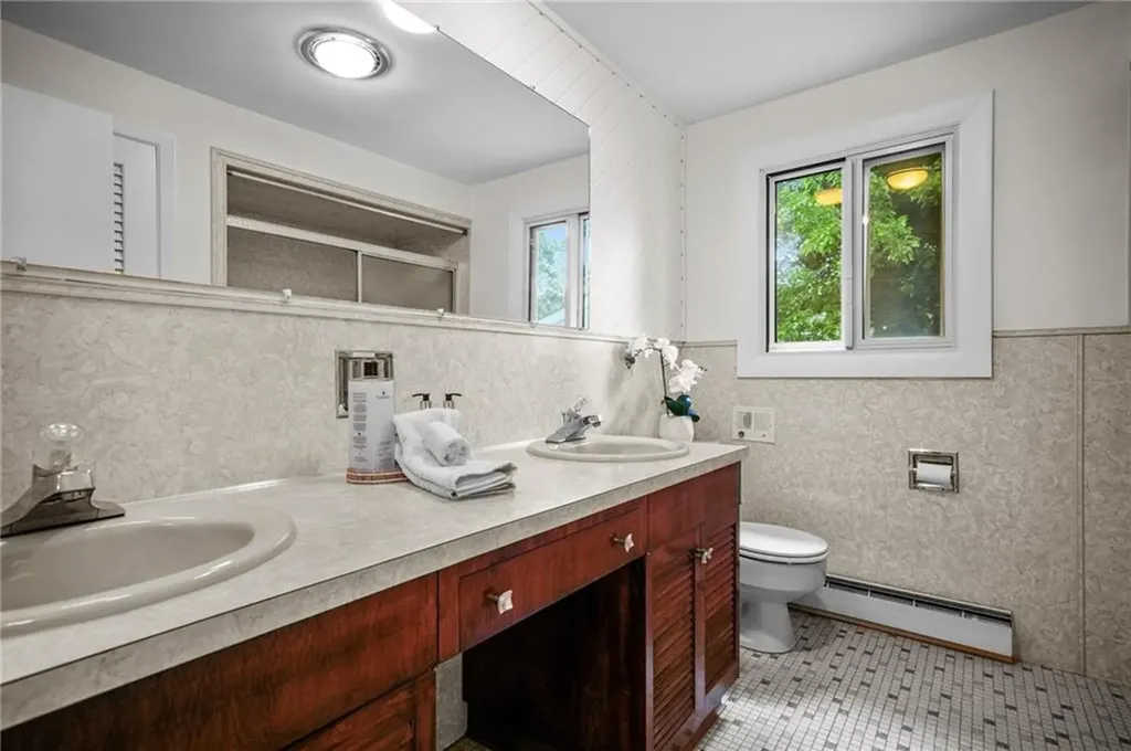 77 Kentucky Avenue Warwick RI 02888