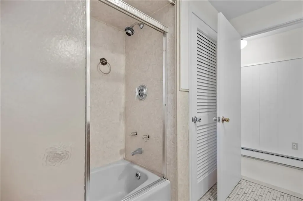 77 Kentucky Avenue Warwick RI 02888