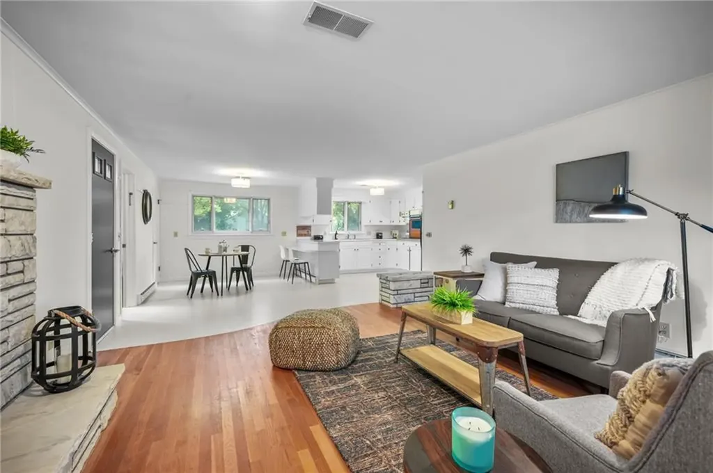 77 Kentucky Avenue Warwick RI 02888