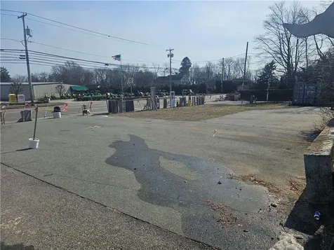 1074 East Main Road Portsmouth RI 02871