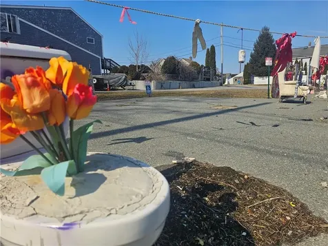 1074 East Main Road Portsmouth RI 02871