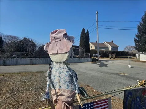 1074 East Main Road Portsmouth RI 02871