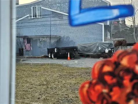 1074 East Main Road Portsmouth RI 02871