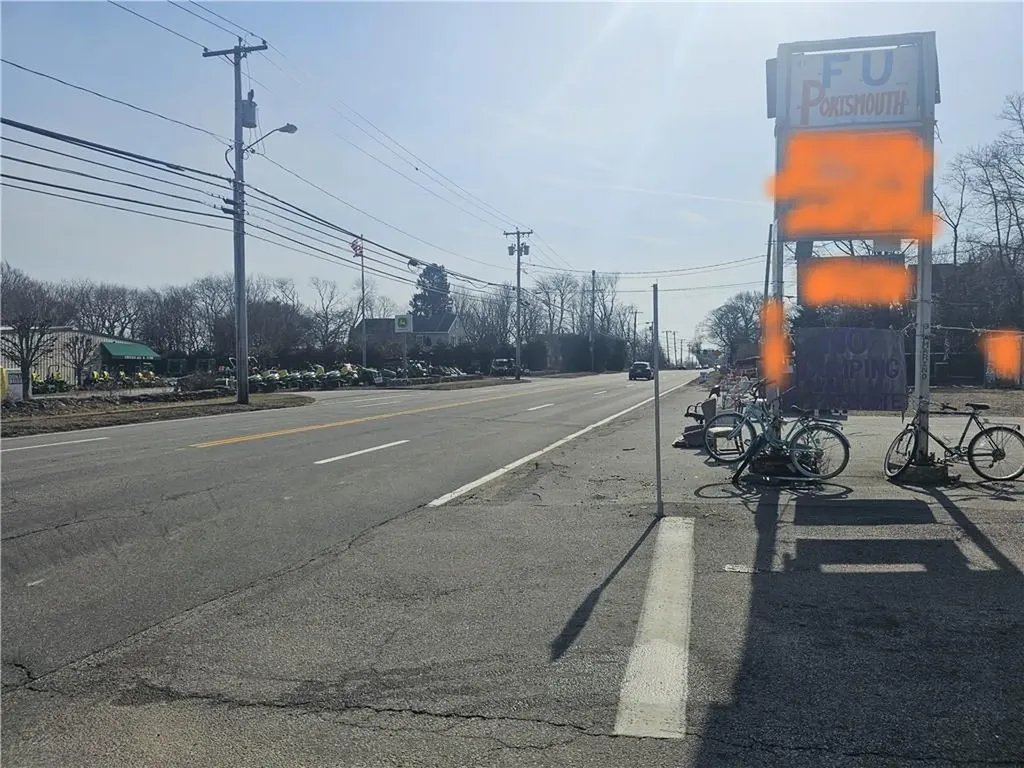1074 East Main Road Portsmouth RI 02871