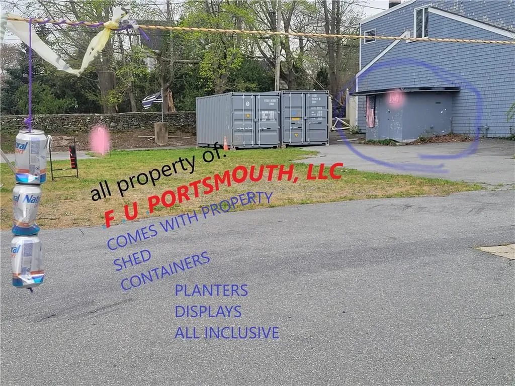 1074 East Main Road Portsmouth RI 02871