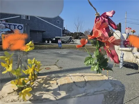 1074 East Main Road Portsmouth RI 02871