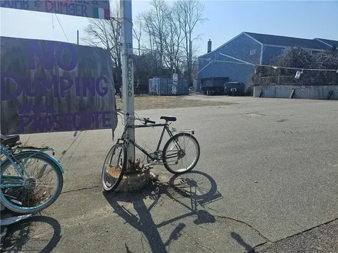 1074 East Main Road Portsmouth RI 02871