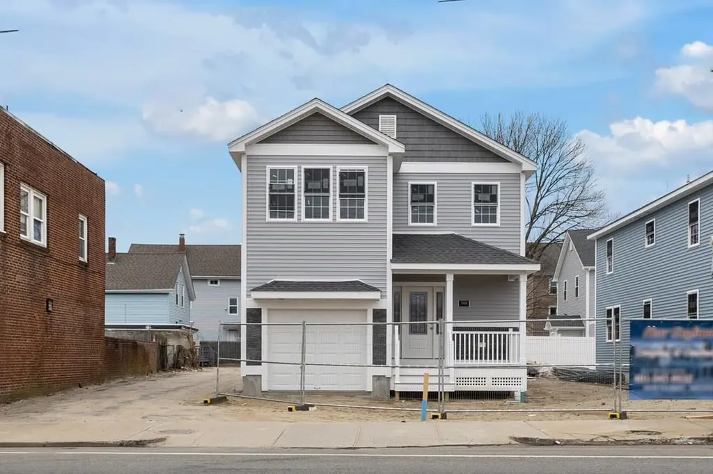 588 Smithfield Avenue Pawtucket RI 02860