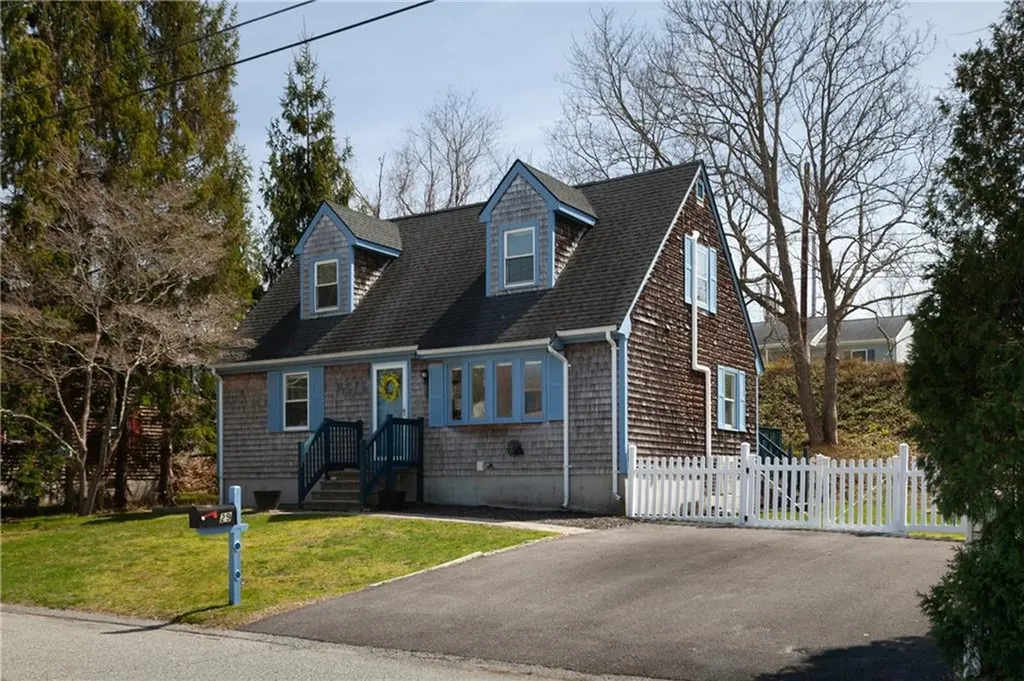 29 Warcam Way Portsmouth RI 02871