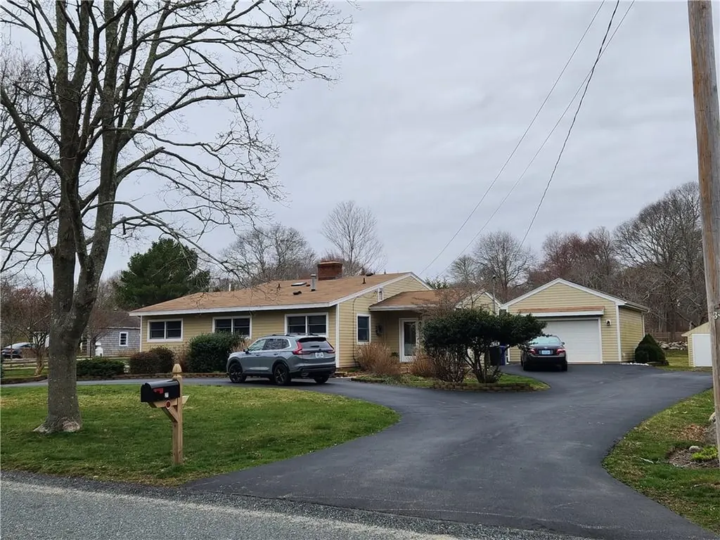 27 Gibson Avenue Narragansett RI 02882