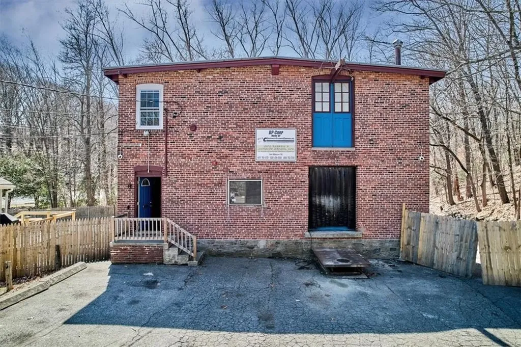144 Mason Street Woonsocket RI 02895