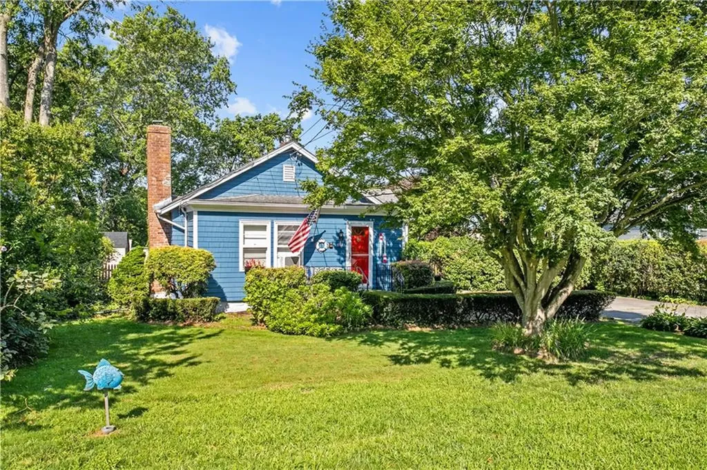124 Ellery Avenue Middletown RI 02842